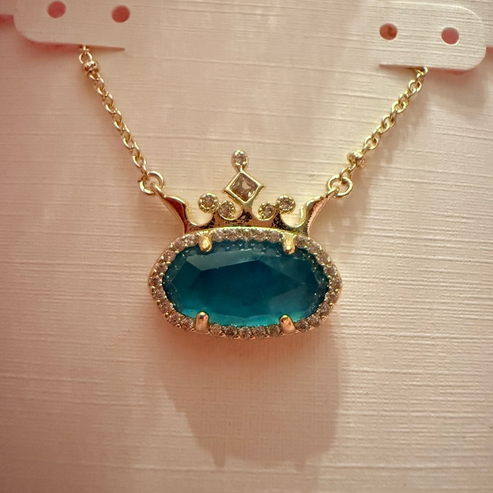 Kendra Scott Disney | Kendra Scott
Elisa Princess
Short Pendant Necklace - Picture 2 of 4
